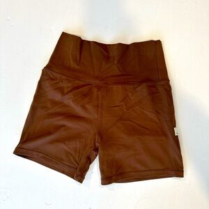 Vuori shorts size Small